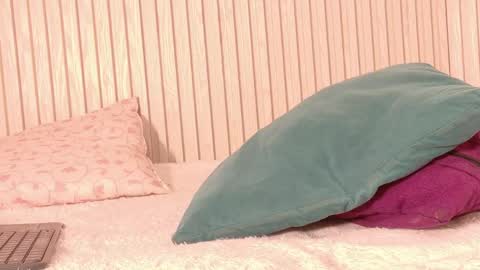 Snapshot of miajanss chatting on 05-11-26, 04:04 Mia online show from 05-11-26, 04:04