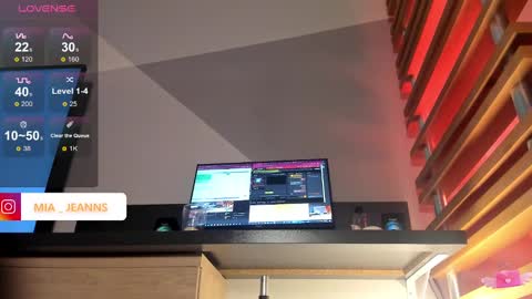 Snapshot of miajeans chatting on 01-24-25, 06:03 Mia online show from 01-24-25, 06:03