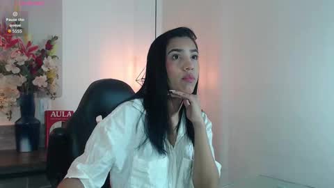 Mia online show from 03-25-26, 11:49