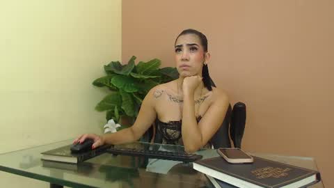 Mia online show from 08-05-26, 08:00