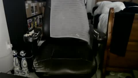 Snapshot of miaking chatting on 01-15-25, 05:29 Mark online show from 01-15-25, 05:29