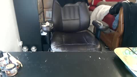 Snapshot of miaking chatting on 10-09-25, 05:11 Mark online show from 10-09-25, 05:11