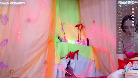 Snapshot of miakitana chatting on 02-20-25, 11:20 Mia online show from 02-20-25, 11:20