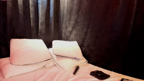 Mia online show from 06-11-26, 02:53