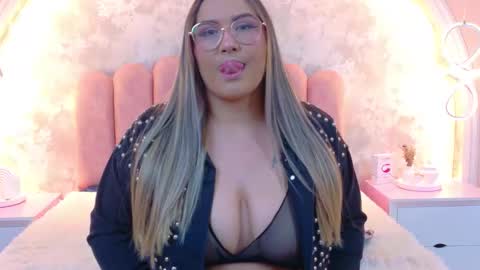 Mia online show from 01-07-26, 04:04