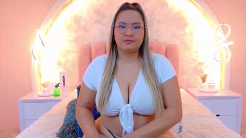 Mia online show from 02-25-26, 04:44