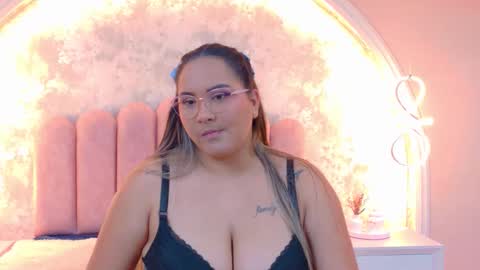 Mia online show from 03-13-26, 03:35