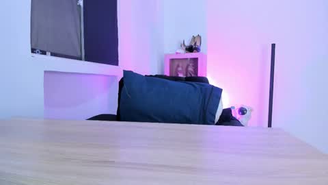 Mia Lenox online show from 12-14-25, 09:19