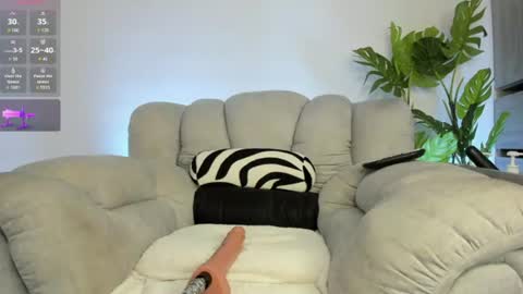 Snapshot of mialove_sweet chatting on 06-20-26, 02:09 Mia Fernandez online show from 06-20-26, 02:09