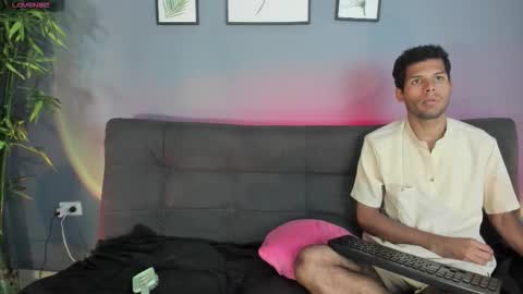 Mia online show from 11-08-25, 03:45