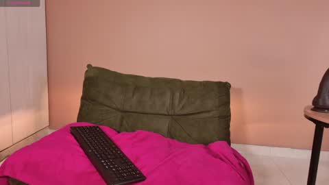 Snapshot of mialuxx chatting on 05-31-26, 06:09 Mia online show from 05-31-26, 06:09