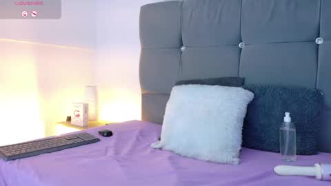 Snapshot of miamackleyn_ chatting on 04-30-26, 03:40 MIA online show from 04-30-26, 03:40