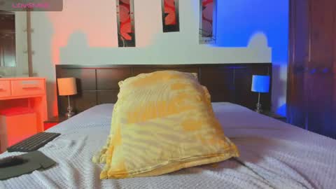Snapshot of miamarin_hot chatting on 05-15-26, 11:12 Mia online show from 05-15-26, 11:12