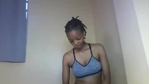 Snapshot of miami_muffin chatting on 11-27-25, 01:02 Muffin online show from 11-27-25, 01:02