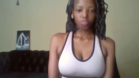 Snapshot of miami_muffin chatting on 04-30-26, 09:30 Muffin online show from 04-30-26, 09:30