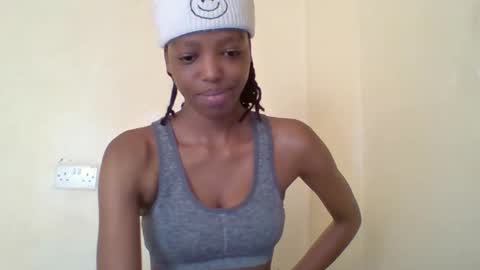 Snapshot of miami_muffin chatting on 06-05-26, 02:40 Muffin online show from 06-05-26, 02:40
