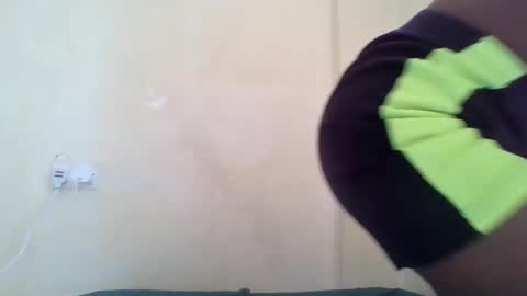 Snapshot of miami_muffin chatting on 06-10-26, 10:36 Muffin online show from 06-10-26, 10:36