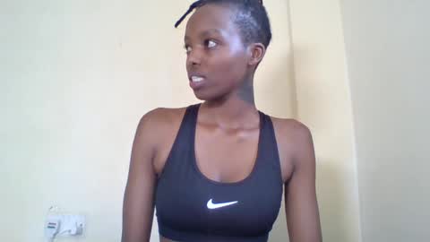 Snapshot of miami_muffin chatting on 06-12-26, 12:04 Muffin online show from 06-12-26, 12:04