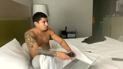 miamiclos1 online show from 01-22-25, 09:57