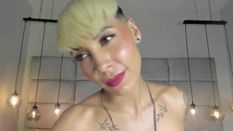 Mia Morgann online show from 01-19-25, 07:04