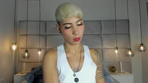 Mia Morgann online show from 02-10-25, 01:22