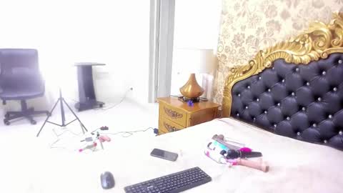 Mia online show from 10-22-25, 11:54