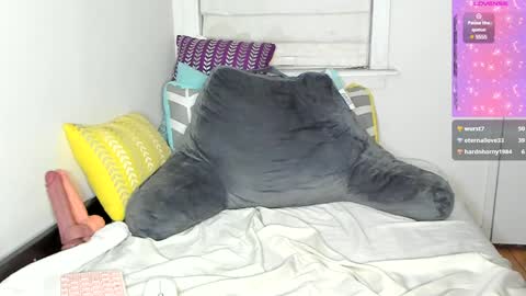 Mia  online show from 02-05-25, 10:33