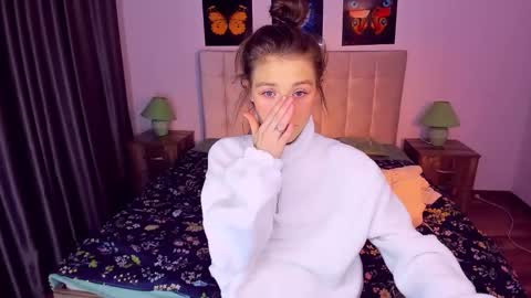 Mia online show from 12-08-24, 12:51