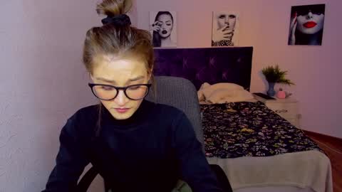 Mia online show from 01-14-25, 08:04