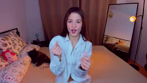 Mia online show from 02-10-25, 10:30