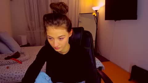 Mia online show from 10-17-25, 08:55