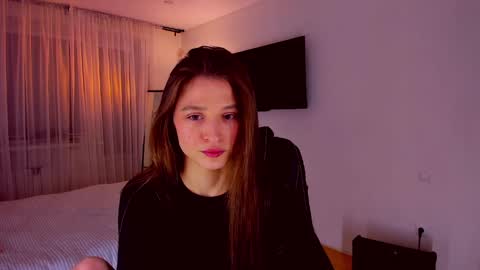 Mia online show from 04-16-26, 07:36