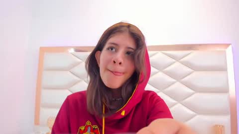 Snapshot of miaqueen021 chatting on 01-13-25, 06:27 Sweetie Mia online show from 01-13-25, 06:27