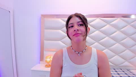 Snapshot of miaqueen021 chatting on 01-15-25, 12:15 Sweetie Mia online show from 01-15-25, 12:15