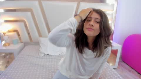 Snapshot of miaqueen021 chatting on 01-26-25, 09:40 Sweetie Mia online show from 01-26-25, 09:40