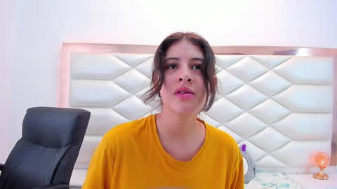 Snapshot of miaqueen021 chatting on 01-28-25, 06:39 Sweetie Mia online show from 01-28-25, 06:39