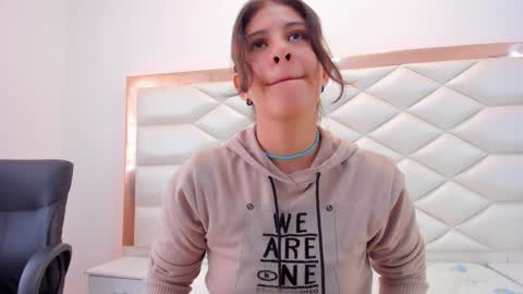 Snapshot of miaqueen021 chatting on 01-29-25, 03:15 Sweetie Mia online show from 01-29-25, 03:15