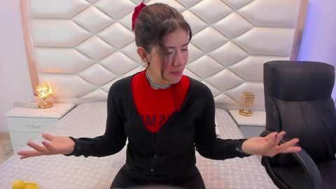 Snapshot of miaqueen021 chatting on 02-03-25, 12:25 Sweetie Mia online show from 02-03-25, 12:25