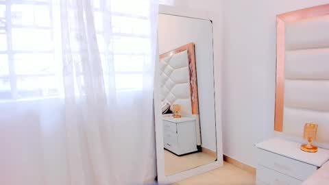 Snapshot of miaqueen021 chatting on 02-11-25, 03:51 Sweetie Mia online show from 02-11-25, 03:51