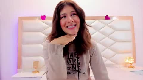 Snapshot of miaqueen021 chatting on 02-14-25, 12:36 Sweetie Mia online show from 02-14-25, 12:36