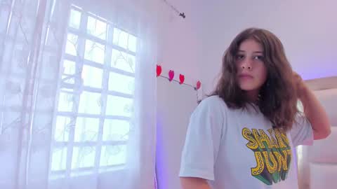 Snapshot of miaqueen021 chatting on 03-01-25, 06:32 Sweetie Mia online show from 03-01-25, 06:32