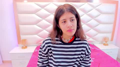 Snapshot of miaqueen021 chatting on 03-04-25, 12:22 Sweetie Mia online show from 03-04-25, 12:22