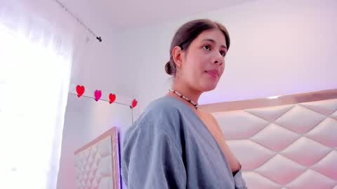 Snapshot of miaqueen021 chatting on 03-04-25, 06:29 Sweetie Mia online show from 03-04-25, 06:29