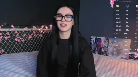 Snapshot of miarielle chatting on 04-11-26, 05:28 Liz online show from 04-11-26, 05:28