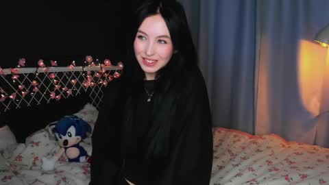 Snapshot of miarielle chatting on 05-17-26, 04:36 Liz online show from 05-17-26, 04:36
