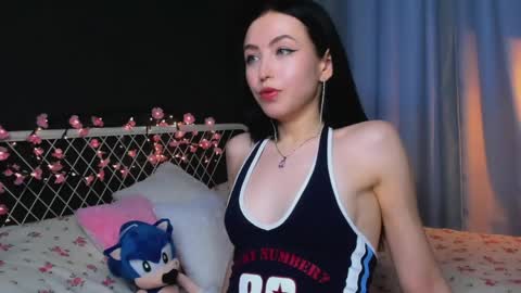 Snapshot of miarielle chatting on 05-21-26, 04:36 Liz online show from 05-21-26, 04:36