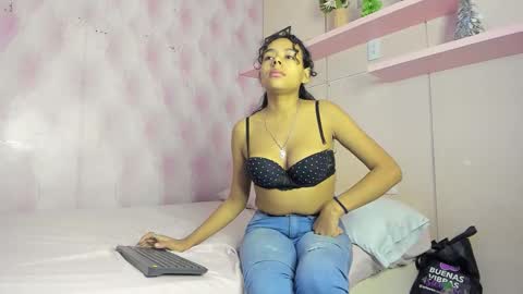 Snapshot of miarivers_ chatting on 11-28-25, 11:46 MIA online show from 11-28-25, 11:46