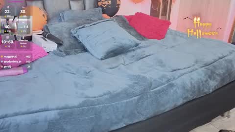 Mia Milf online show from 10-31-25, 07:20