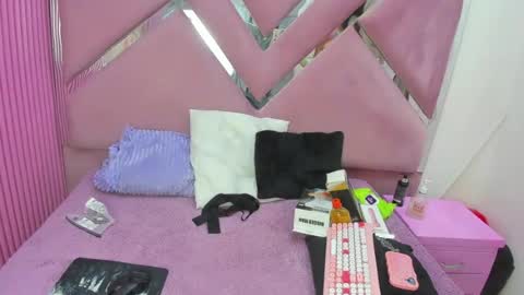 Miarose 69 online show from 06-18-26, 12:00