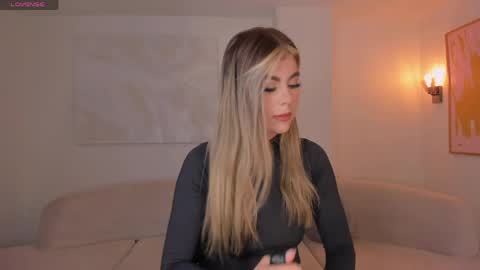Snapshot of miasilvax chatting on 06-06-26, 10:53 Mia Silva online show from 06-06-26, 10:53